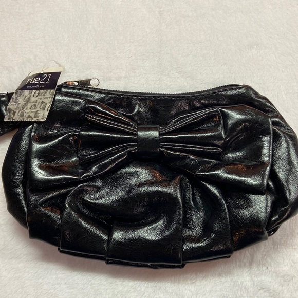 Rue21 Patent Black Clutch/Wristlet w Bow NWT - Picture 1 of 8